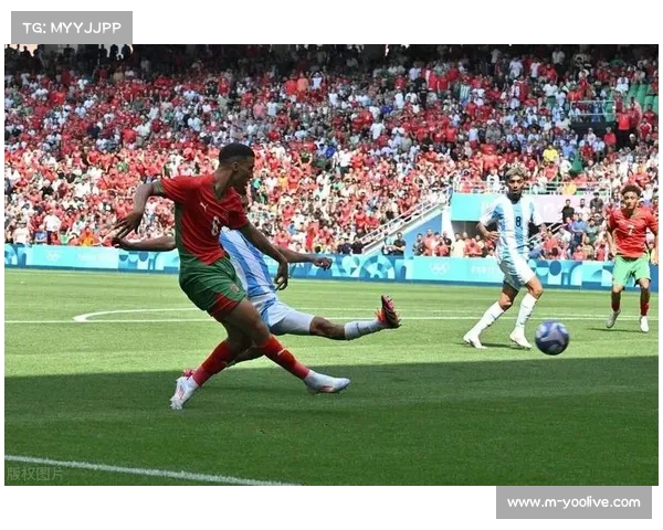 萨勒尼塔纳主场球迷抗议管理层，比赛一度中断